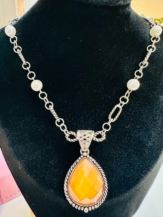 Jewelry - Amber Glass Teardrop Pendant Necklace